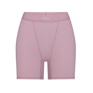 Kim Kardashian Skims Rose Clay Lounge Set
Top: Size XS
Bottoms: S